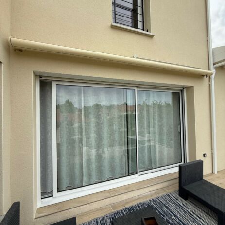 Pose store banne Saint Laurent de Mûre